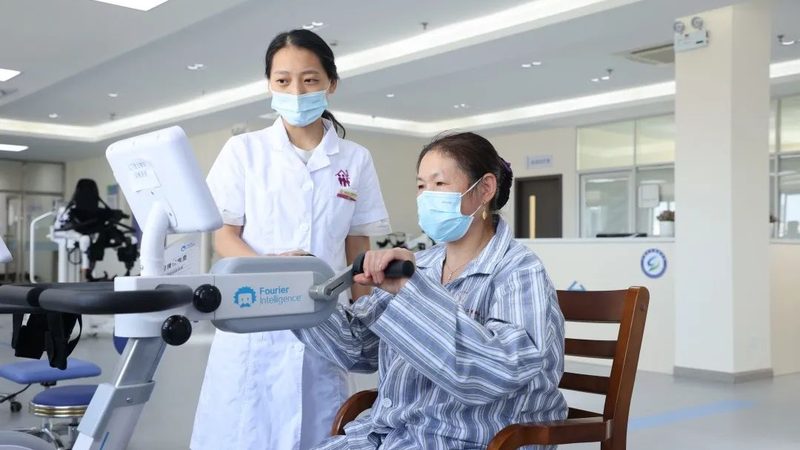 考取养老护理员证，主要有以下几种途径：