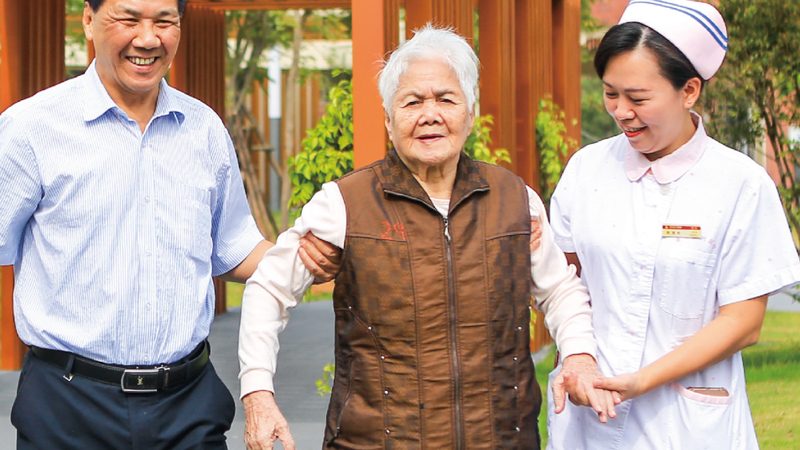 医院护工服务外包合同模板：关键要素与注意事项**