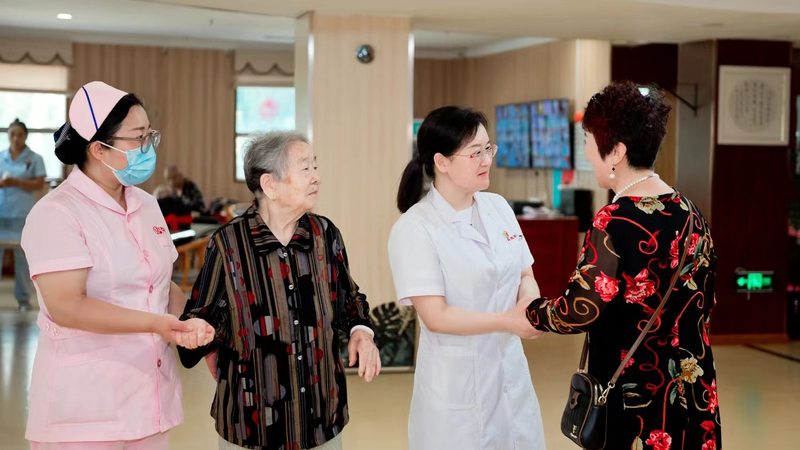 护工与保姆证书要求：揭秘养老护理行业的资质门槛**